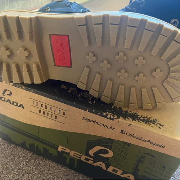 New* Women's boots - Picture 2 of 4